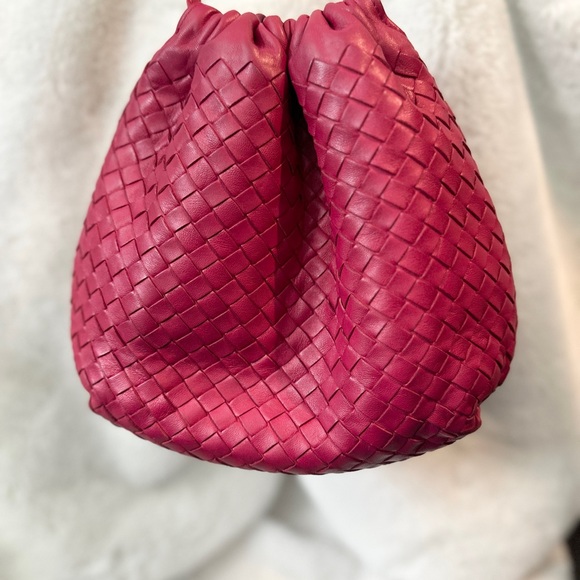 Bottega Veneta drawstring, Ruby, fuchsia Crossbody - Picture 8 of 14